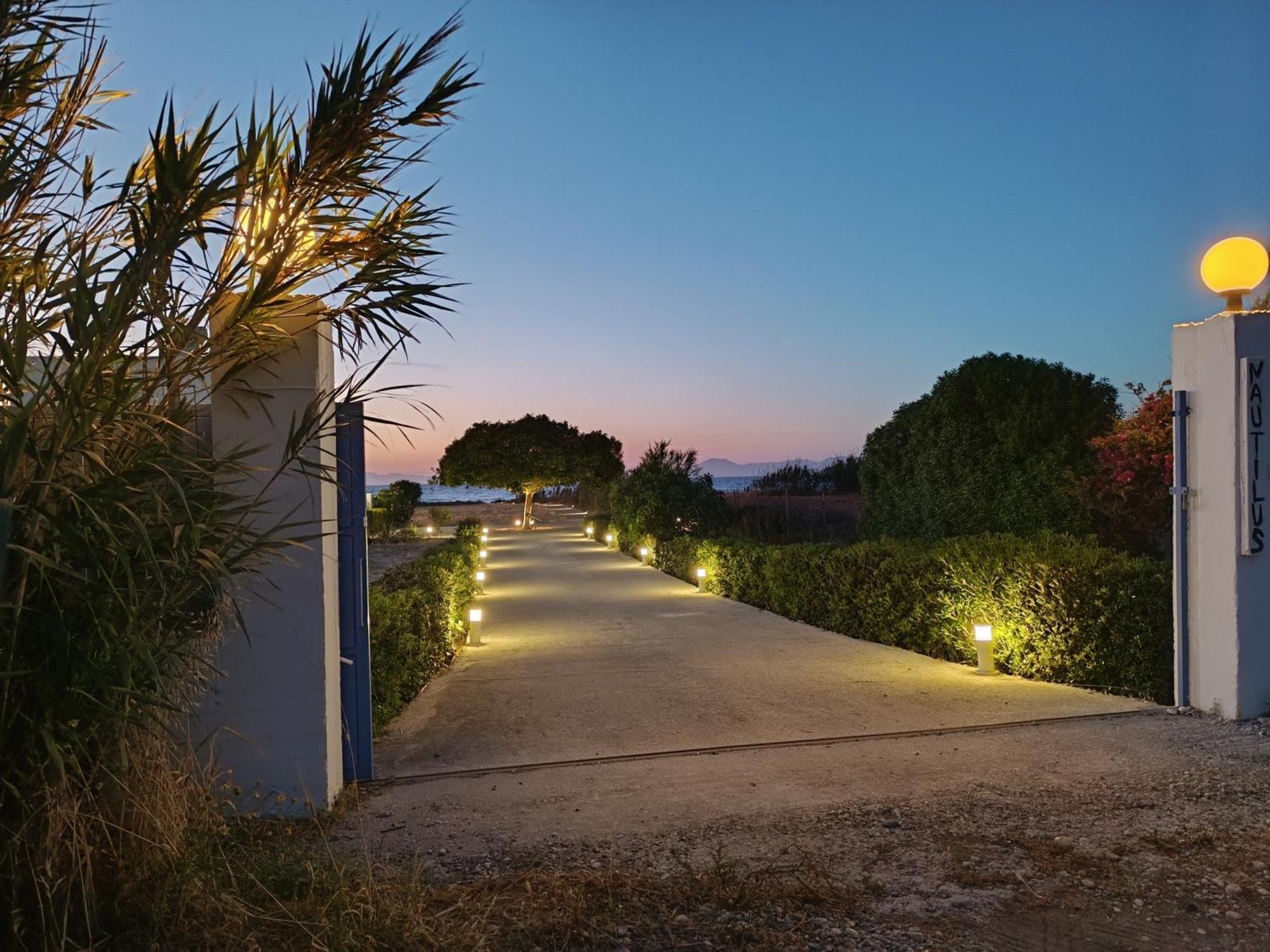 Nautilus Beach House, For Breath-Taking Sunsets Paradisi  Exterior photo